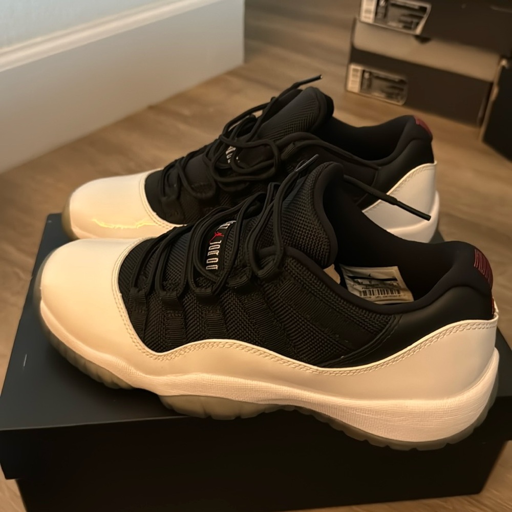 Excellent Condition Jordan 11 Lows
